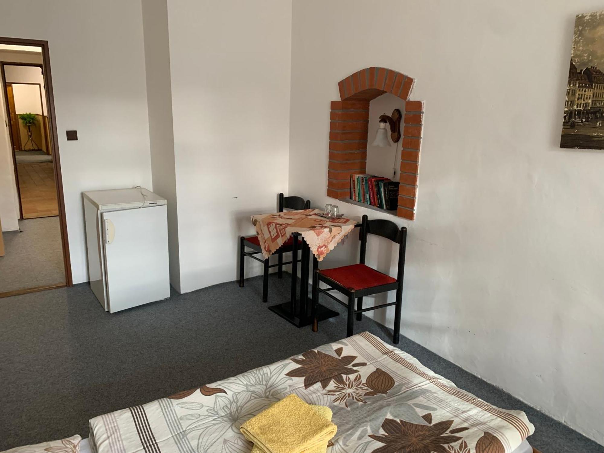 Restaurace A Penzion Podloubi Opočno Esterno foto